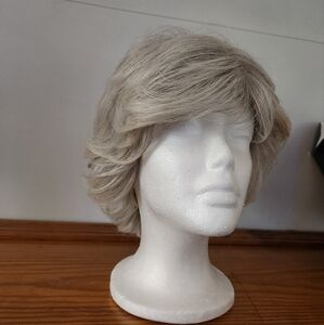 TONI BRATTIN Light Gray Medium-Length Wavy Wig with Natural Texture